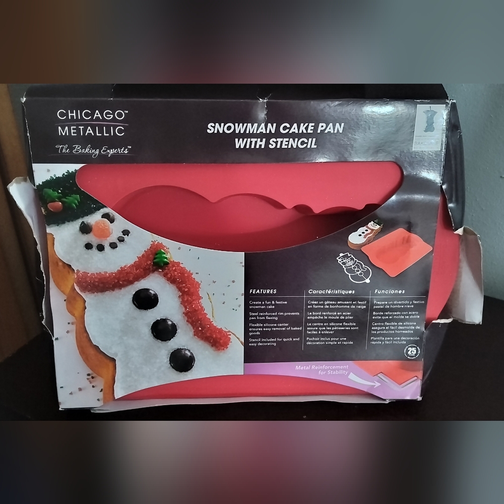 🍗 Chicago Metallic Christmas snow man cake mold with stencil.